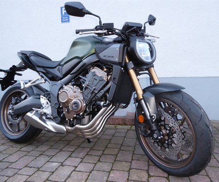 Modell 2024: CB650R  in Matt Laurel Green Metallic Matt Laurel Green Metallic