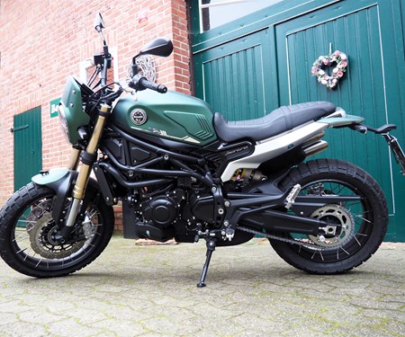 100% standfest- 30mm Tieferlegung für die Leoncino 800 Trail.