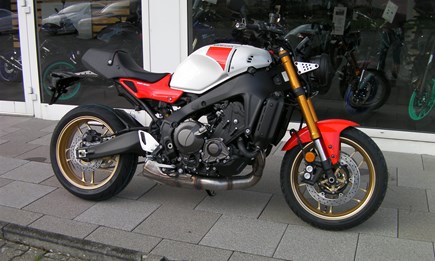 XSR 900 in "Legend Red" ist da