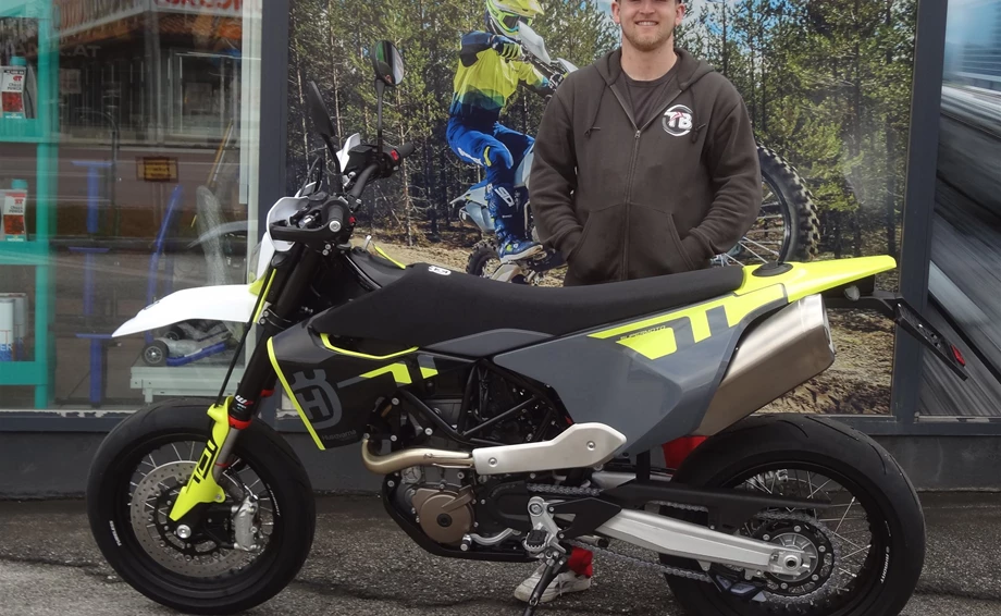 Übergabe einer 701 Supermoto ! Bild 1: Übergabe einer 701 Supermoto !