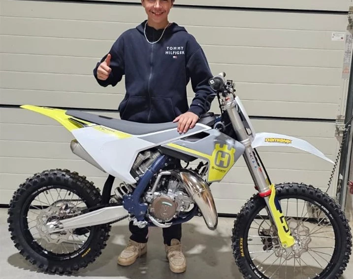 Husqvarna TC 85 und Luca  sind für die MX-ÖM  bereit ! Bild 1: Husqvarna TC 85 und Luca  sind für die MX-ÖM  bereit !