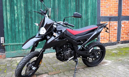 Junge Gebrauchte- Aprilia SX 125 Supermoto ABS