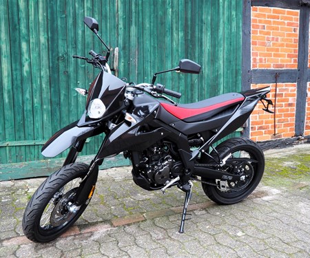 Junge Gebrauchte- Aprilia SX 125 Supermoto ABS