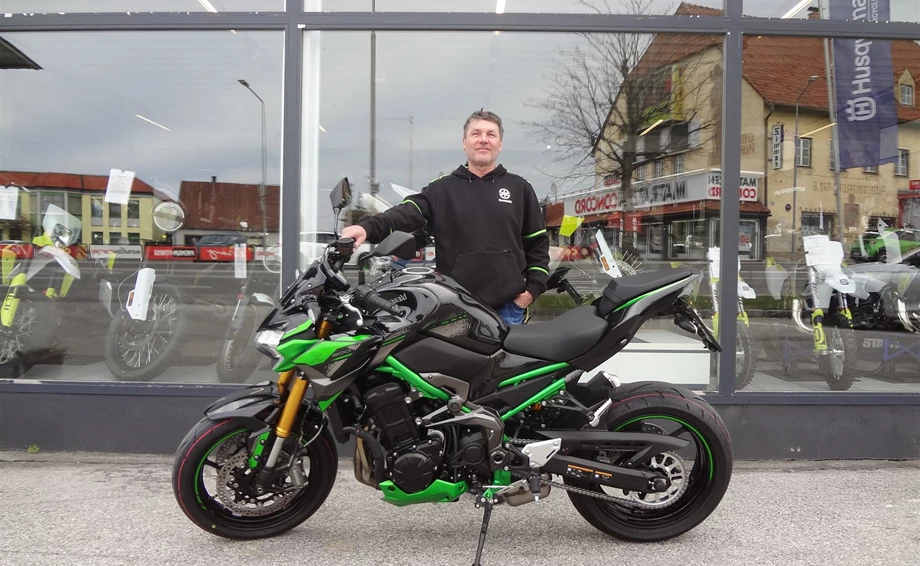 Motorradfahren ist die wildeste Spielart einer friedlichen Seele.   Bild 1:  Motorradfahren ist die wildeste Spielart einer friedlichen Seele.