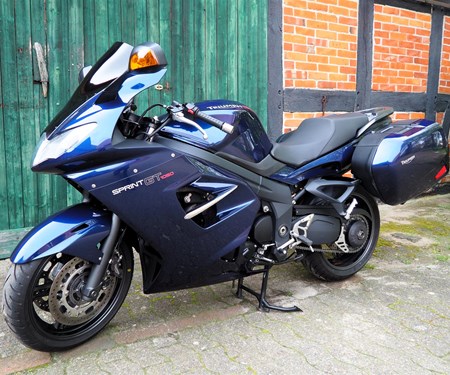 Tourentaugliche Triumph Sprint GT 1050!