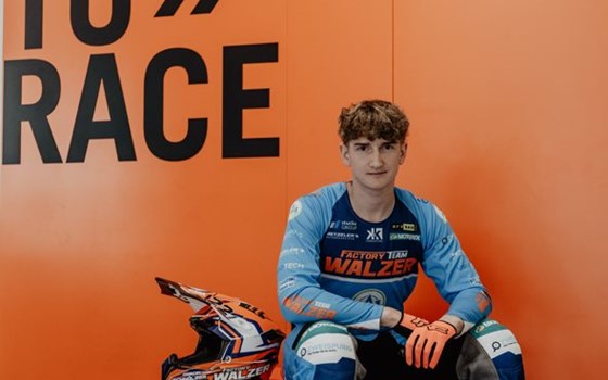 Staub und Adrenalin: Die spannenden Rennabenteuer von Marcel Schnölzer, Florian Reichinger und Tristan Schabernig - Bild 1