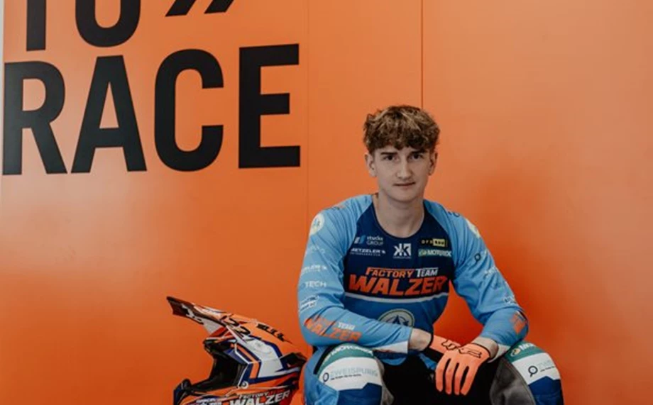 Staub und Adrenalin: Die spannenden Rennabenteuer von Marcel Schnölzer, Florian Reichinger und Tristan Schabernig Bild 1: Staub und Adrenalin: Die spannenden Rennabenteuer von Marcel Schnölzer, Florian Reichinger und Tristan Schabernig