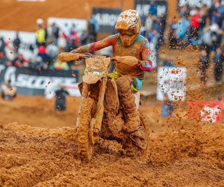 MXGP: Romain Febvre brilliert in portugiesischer Schlammschlacht