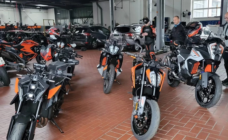 KTM Breuer & Friends auf Reisen!  Bild 1: KTM Breuer & Friends auf Reisen!