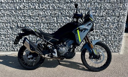 JETZT BEI UNS NEU: CFMOTO 450 MT 