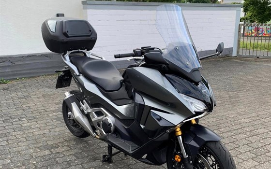 Honda Forza 750 mit Zubehör  - Bild 1
