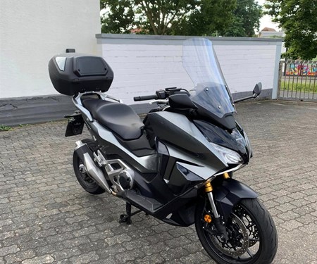 Honda Forza 750 mit Zubehör 