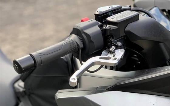 Honda Forza 750 mit Zubehör  - Bild 3