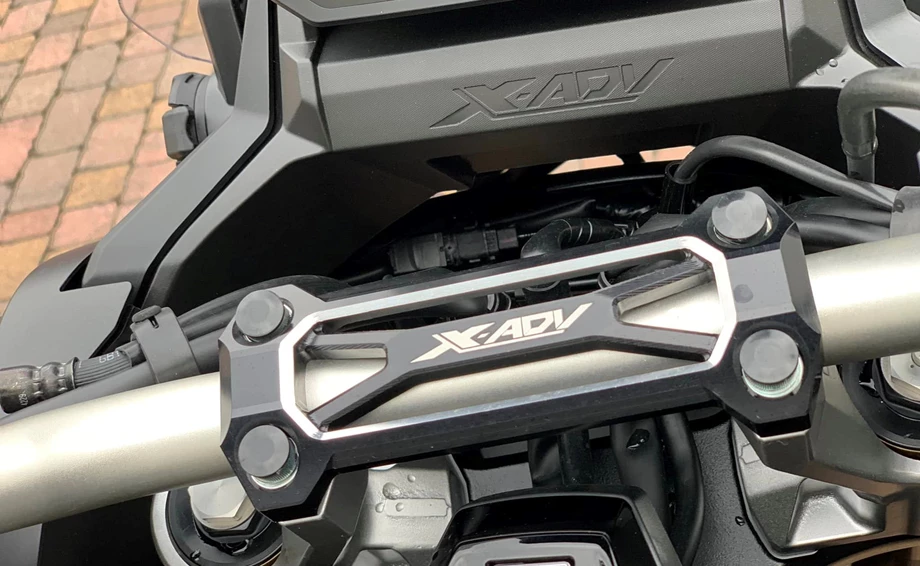 Honda ADV 750 mit Honda Travel- und Style Paket  Bild 18: Honda ADV 750 mit Honda Travel- und Style Paket