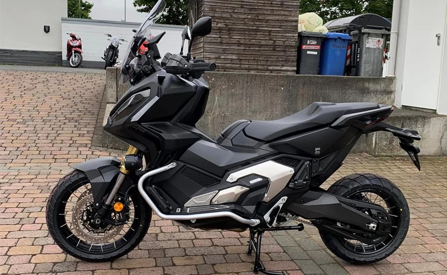 Honda ADV 750 mit Honda Travel- und Style Paket  Bild 3: Honda ADV 750 mit Honda Travel- und Style Paket