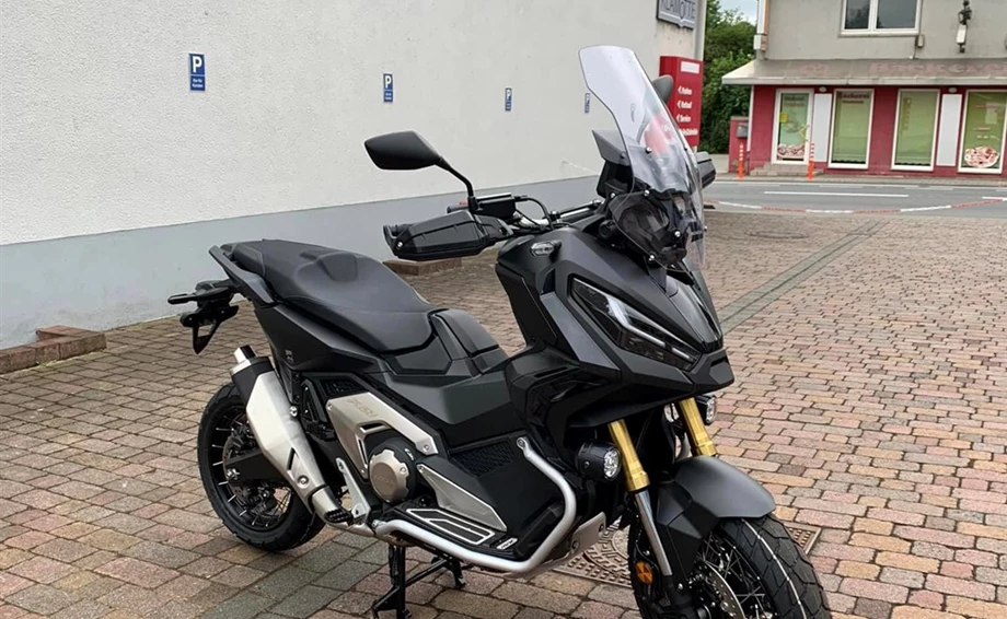 Honda ADV 750 mit Honda Travel- und Style Paket  Bild 4: Honda ADV 750 mit Honda Travel- und Style Paket