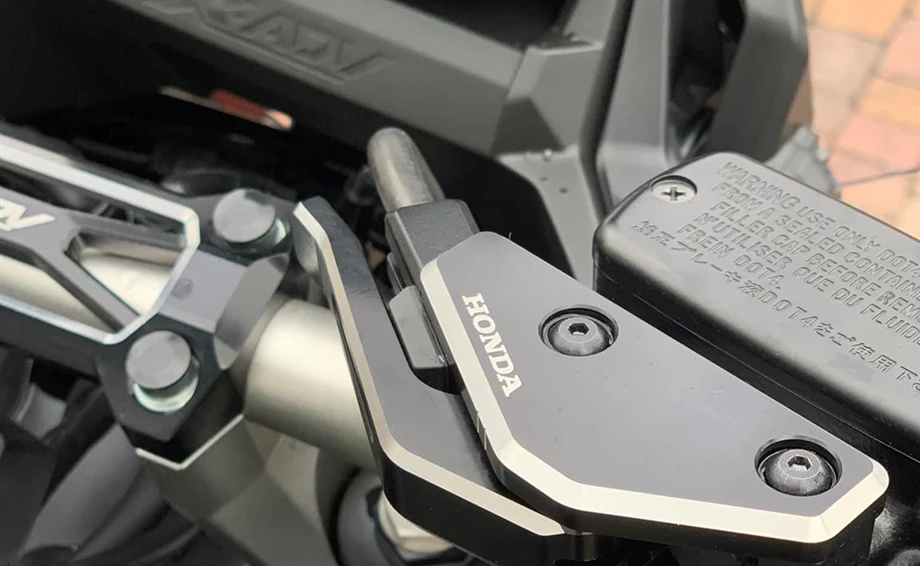 Honda ADV 750 mit Honda Travel- und Style Paket  Bild 6: Honda ADV 750 mit Honda Travel- und Style Paket