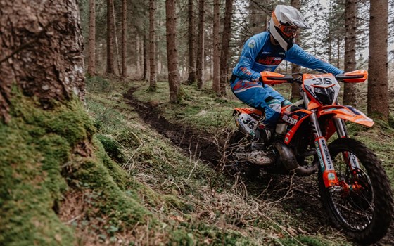 Erfolgreiches Wochenende für die Walzer Teamfahrer beim Mountain Enduro in Rohr im Gebirge - Bild 2