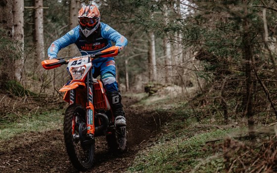 Erfolgreiches Wochenende für die Walzer Teamfahrer beim Mountain Enduro in Rohr im Gebirge - Bild 1