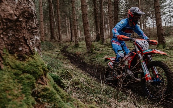 Erfolgreiches Wochenende für die Walzer Teamfahrer beim Mountain Enduro in Rohr im Gebirge - Bild 3