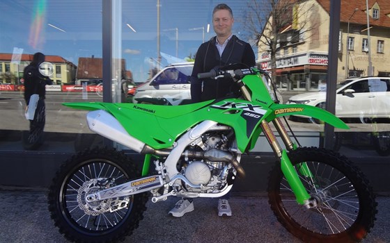 Auslieferung einer Kawasaki KX 450 - Bild 1