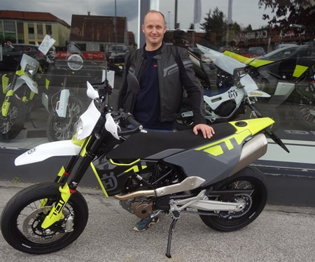  Willst du schräg die Straße streifen, musst du mit den Knien schleifen!