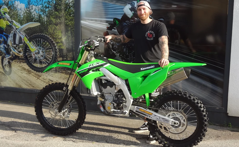 KX 250  ready für die MX Strecke!! Bild 2: KX 250  ready für die MX Strecke!!