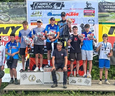 Action pur: Walzer Team rockt die Buckelhube beim Family Enduro Rennen!