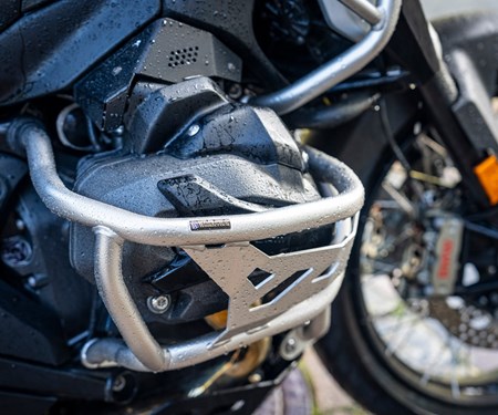 Wunderlich bietet nicht weniger als zwei Schutzkonzepte und drei Motorschutzbügel für die BMW R 1300 GS