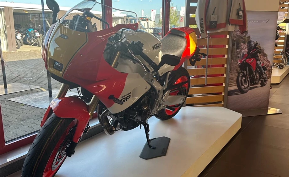 Entdeckt die neue Yamaha XSR900 GP Bild 2: Entdeckt die neue Yamaha XSR900 GP
