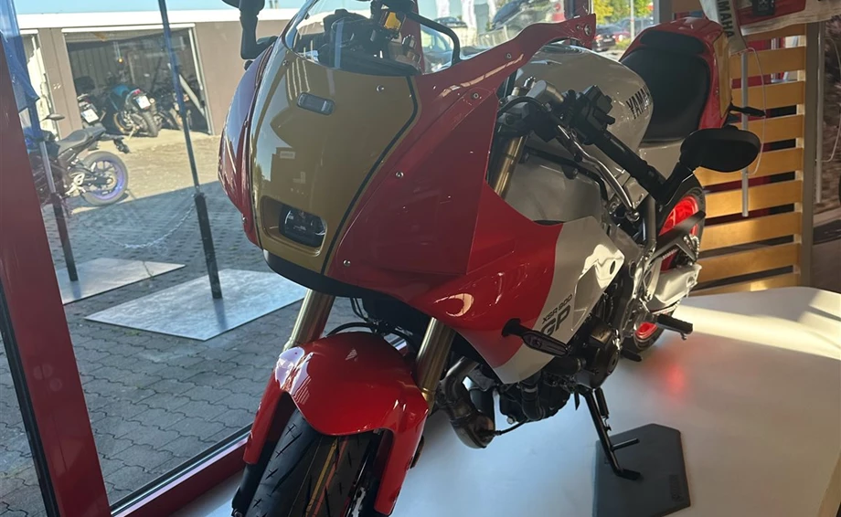 Entdeckt die neue Yamaha XSR900 GP Bild 4: Entdeckt die neue Yamaha XSR900 GP
