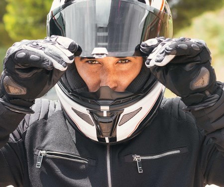 Schutzausrüstung beim Motorradfahren in Deutschland – Sicherheitsrichtlinien und Empfehlungen