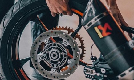 KOMM IN UNSER TEAM UND BEWIRB DICH JETZT!