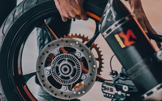 KOMM IN UNSER TEAM UND BEWIRB DICH JETZT! - Bild 1