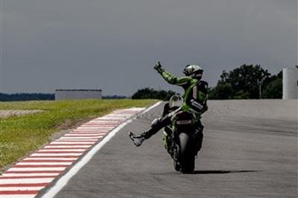 WorldSBK: Alex Lowes feiert beim Heimspiel in Donington Doppelpodium