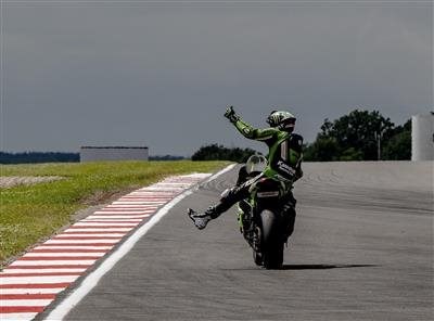 WorldSBK: Alex Lowes feiert beim Heimspiel in Donington Doppelpodium