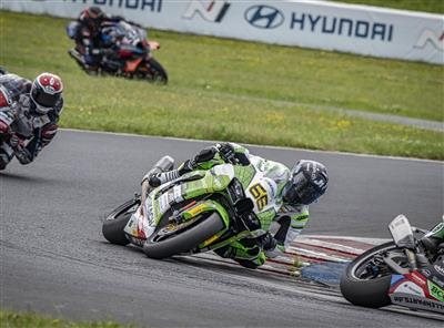 IDM Superbike, 3. Lauf Most: Caricasulo entschädigt SKACH Motors Racing mit Punkterang