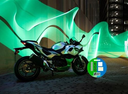 Híbridas de Kawasaki: la primera moto del mercado con Etiqueta ECO