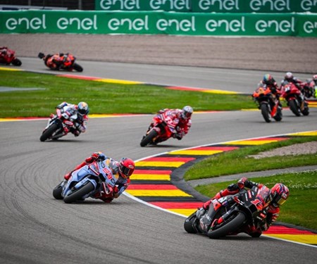 KOMPLIZIERTES RENNEN FÜR APRILIA AUF DEM SACHSENRING