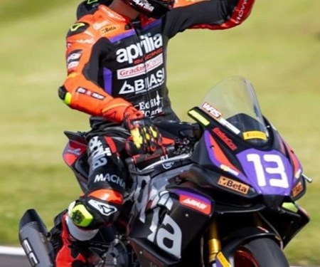 APRILIA RS 660 WEITERHIN UNSCHLAGBAR IN DER BRITISCHEN SUPERBIKE