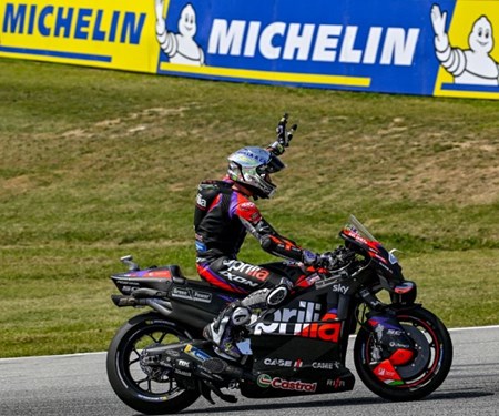 POSITIVES WOCHENENDE FÜR APRILIA IN BARCELONA
