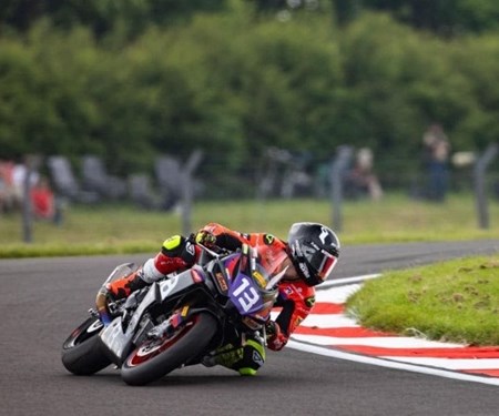 APRILIA RS660 SIEGT WEITER IN BSB IN DONINGTON PARK