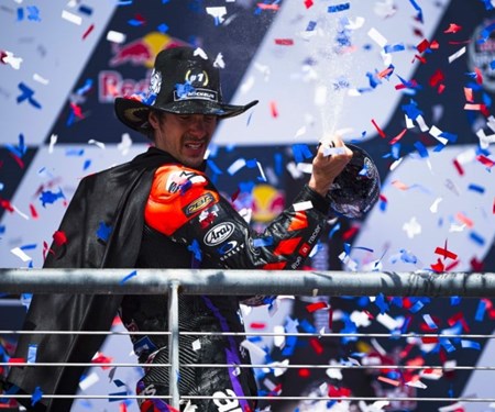 BATMAV EROBERT COTAM CITY