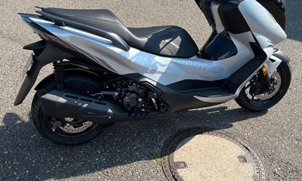 Jetzt wieder bei uns! Maxi Scooter 350E von Zontes.