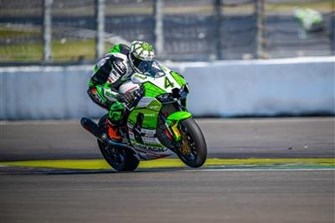 IDM Nürburgring: Der rote Faden führt SKACH Motors Kawasaki Racing selbst durch den Nebel