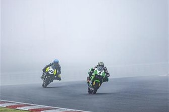 IDM Nürburgring: Erbarmungsloses Eifel-Wetter für Team Kawasaki Weber Racing