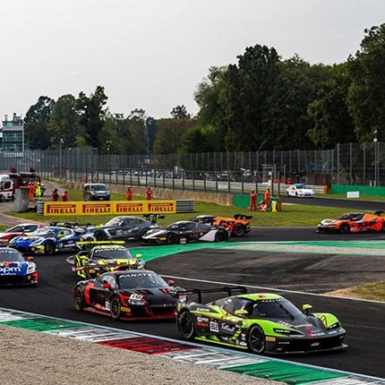 Podesterfolge in allen Klassen der GT2 European Series Aus den Vollen geschöpft und im Meisterschaftskampf einen wichtigen Schritt Richtung Titel gemacht: Vom Gastspiel der Fanatec  ... Weiter >>