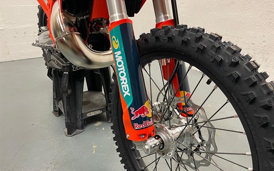 2025 KTM 300 EXC CHAMPION EDITION - Bild 6