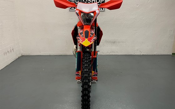 2025 KTM 300 EXC CHAMPION EDITION - Bild 2