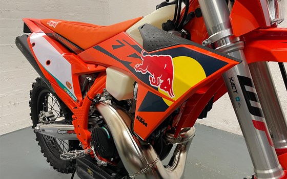 2025 KTM 300 EXC CHAMPION EDITION - Bild 7